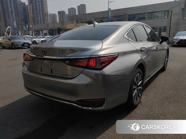 Lexus ES 2023 Серебристо-серый из Китая, фото 3