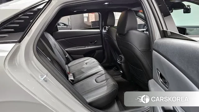 Hyundai The New Avante (CN7) 2024 Серебристо-серый из Кореи, фото 3