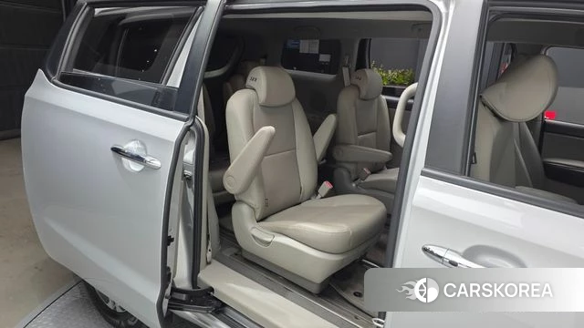Kia The New Carnival 2018 Серебряный из Кореи, фото 3