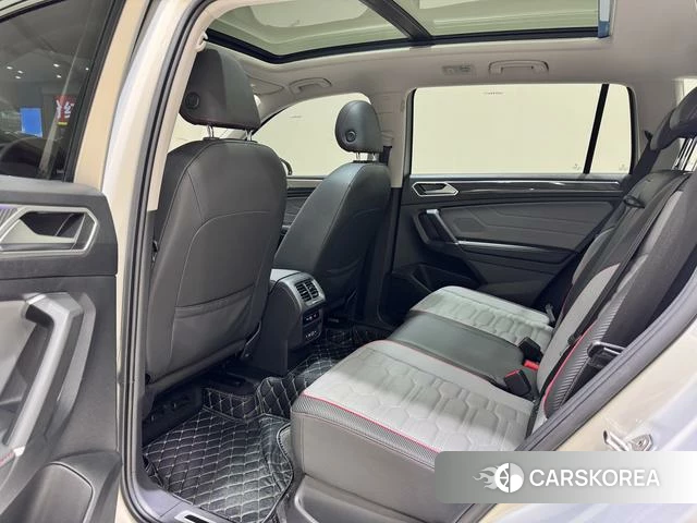 Volkswagen Tiguan L 2022 Серебристо-серый из Китая, фото 3