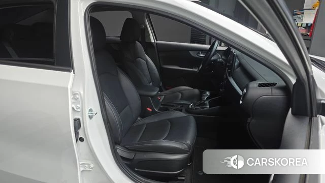Kia The New K3 2nd generation 2022 Белый из Кореи, фото 3