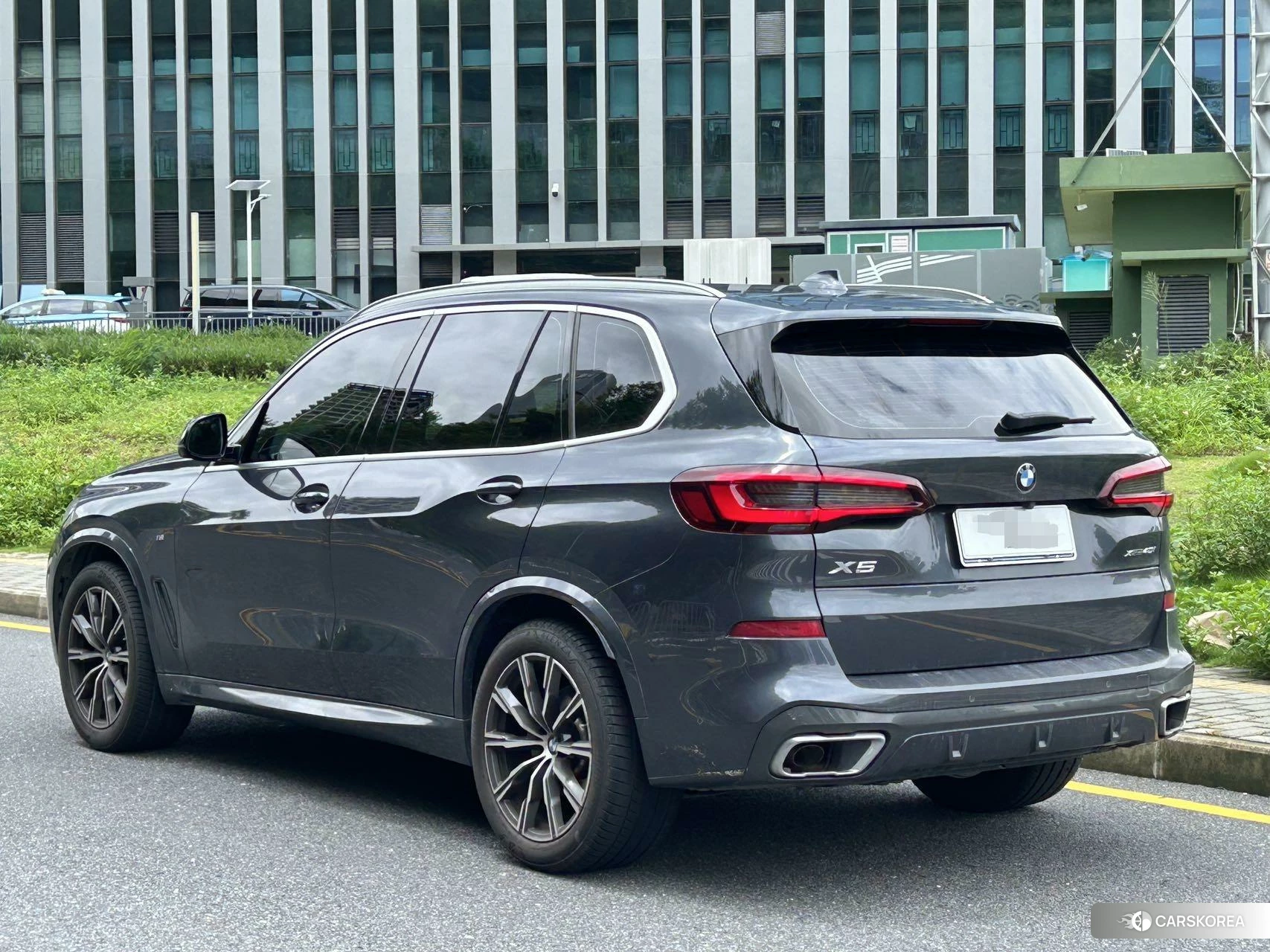BMW X5 (imported) 2021 Темно-серый из Китая, фото 3