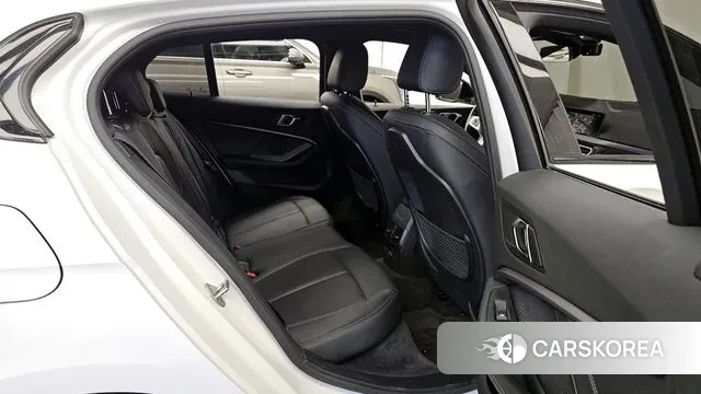 BMW 1 Series (F40) 2021 Белый из Кореи, фото 3