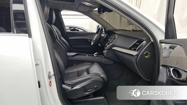 Volvo XC90 second Generation 2023 Белый из Кореи, фото 3