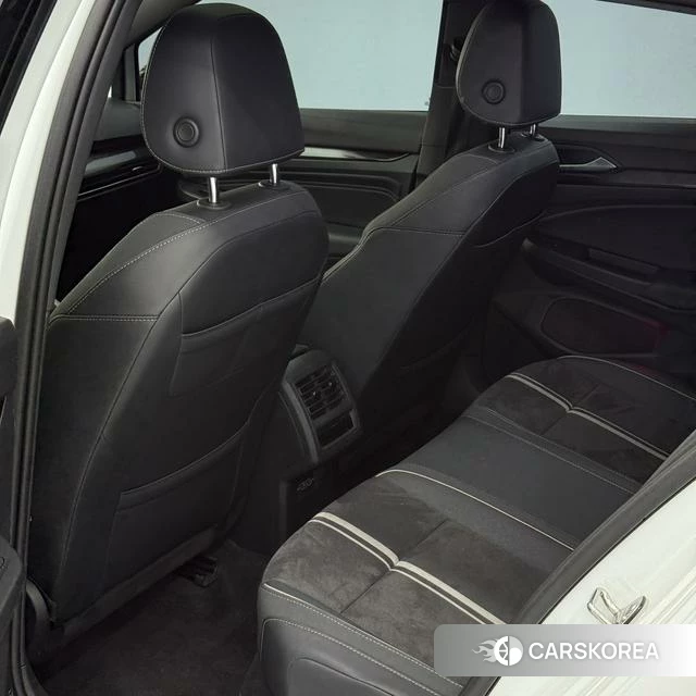 Volkswagen Golf 2023 Белый из Китая, фото 3