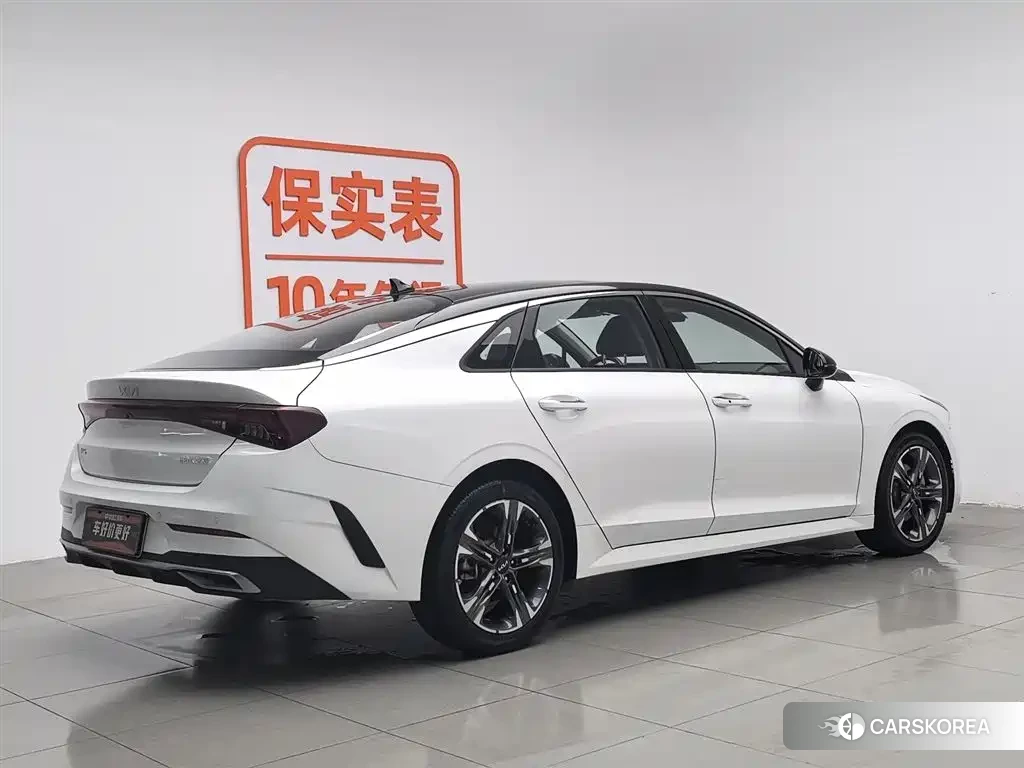 Kia K5 2023 Белый из Китая, фото 3