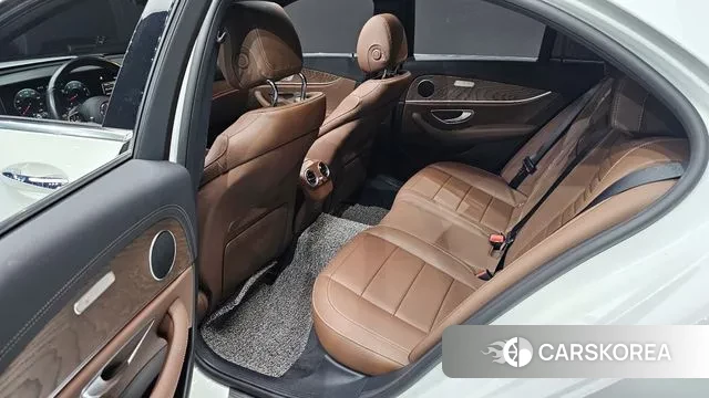 Mercedes-Benz E-Class W213 2022 Белый из Кореи, фото 3