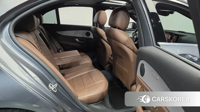 Mercedes-Benz E-Class W213 2021 Серебристо-серый из Кореи, фото 3
