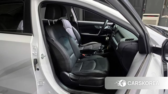 Kia The New K3 2nd generation 2023 Белый из Кореи, фото 3