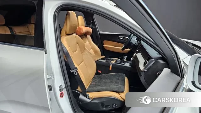Volvo XC60 second Generation 2020 Белый из Кореи, фото 3