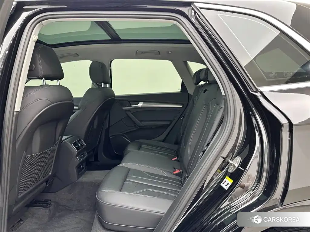 Audi Q5L 2022 Черный из Китая, фото 3