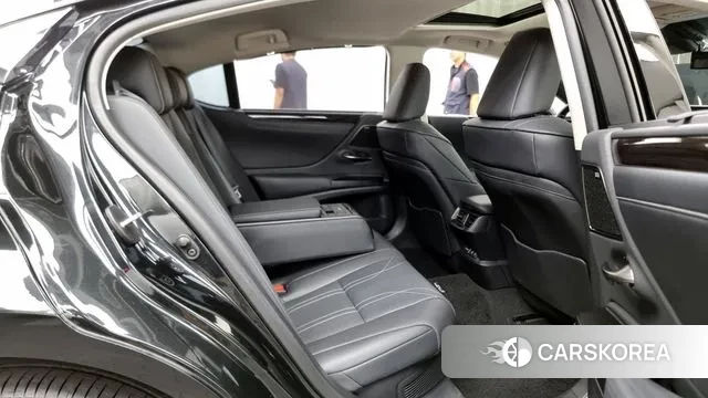 Lexus ES300h 7th generation 2020 Черный из Кореи, фото 3