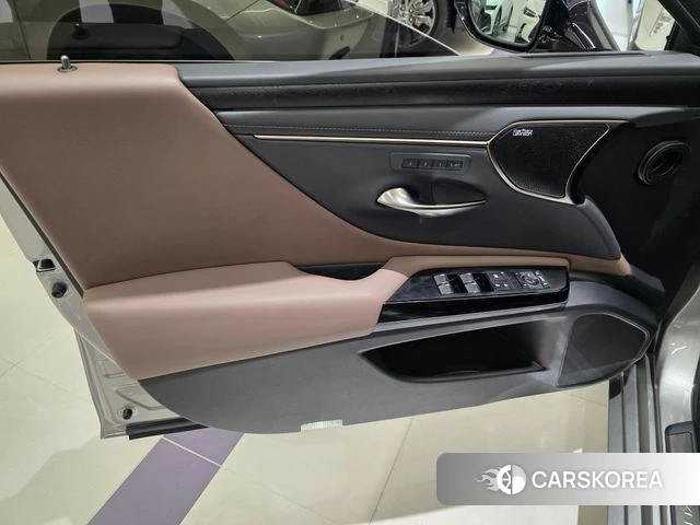 Lexus ES300h 7th generation 2024 Песочный из Кореи, фото 3