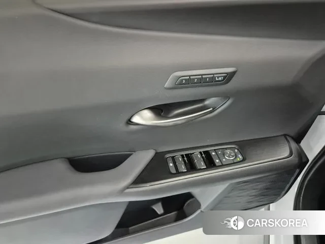 Lexus UX300h 2024 Белый из Кореи, фото 3