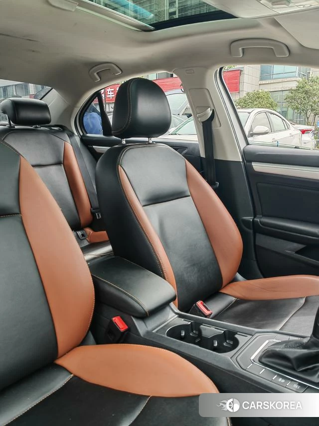 Volkswagen Lingdu 2022 Белый из Китая, фото 3