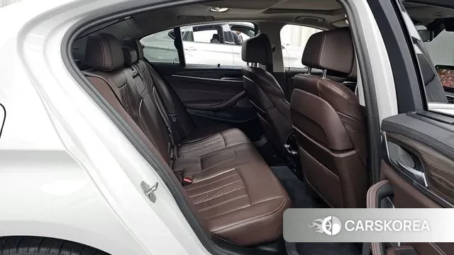 BMW 5 Series (G30) 2023 Белый из Кореи, фото 3