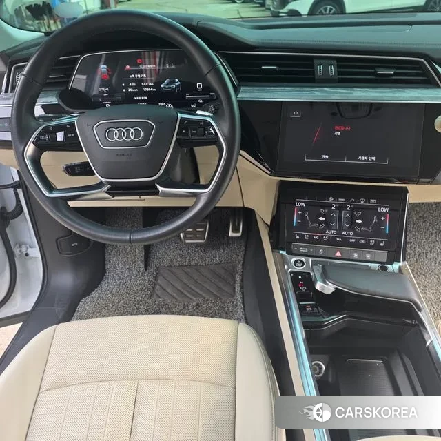 Audi e-Tron 2021 Белый из Кореи, фото 3