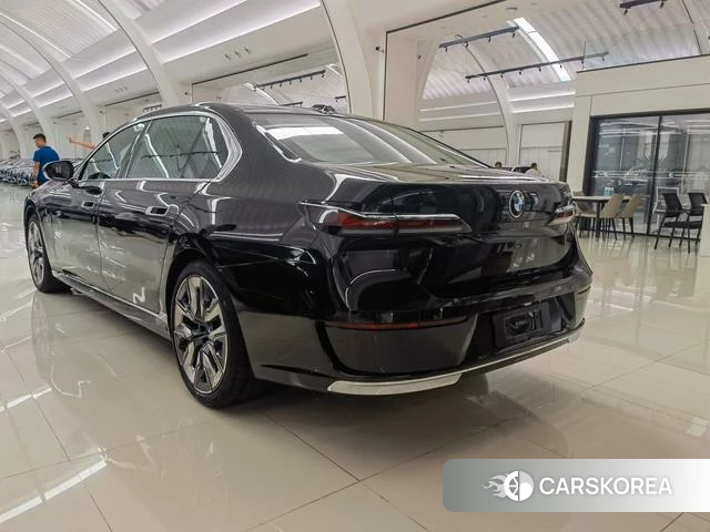 BMW 7 series 2024 Черный из Китая, фото 3