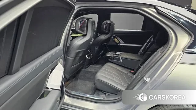 BMW 7 Series (G70) 2025 Серый из Кореи, фото 3