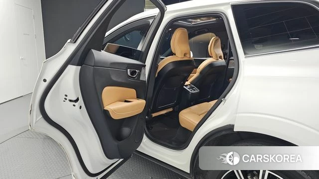 Volvo XC60 second Generation 2021 Белый из Кореи, фото 3