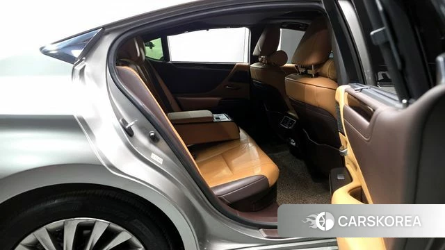 Lexus ES300h 7th generation 2018 Серебряный из Кореи, фото 3