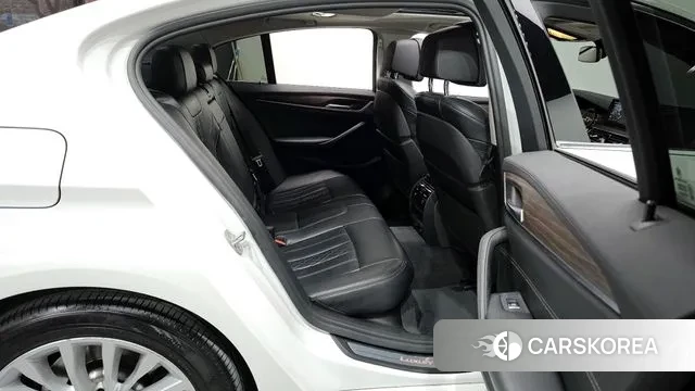 BMW 5 Series (G30) 2018 Белый из Кореи, фото 3