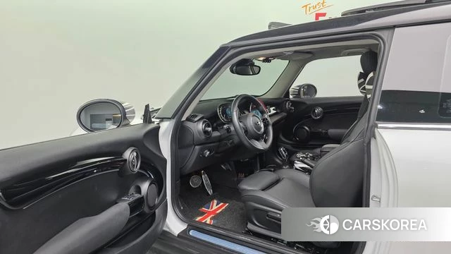 Mini Cooper 2023 Белый из Кореи, фото 3