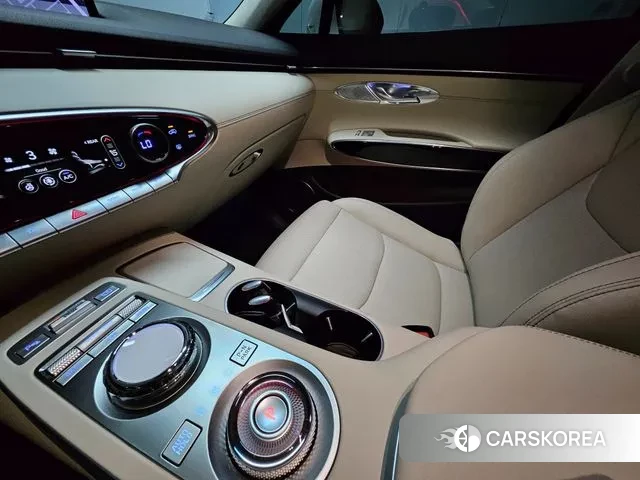 Genesis GV70 2022 Жемчужный цвет из Кореи, фото 3