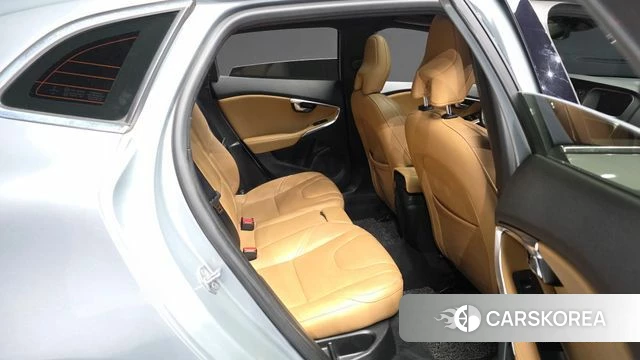 Volvo V40 2018 Серебристо-серый из Кореи, фото 3