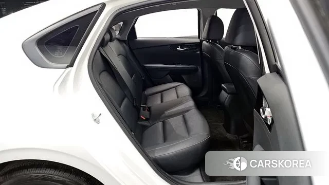 Kia The New K3 2nd generation 2024 Белый из Кореи, фото 3