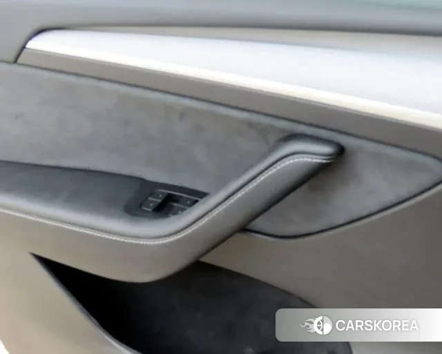 Tesla Model Y 2025 Белый из Кореи, фото 3