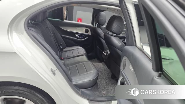 Mercedes-Benz E-Class W213 2018 Белый из Кореи, фото 3