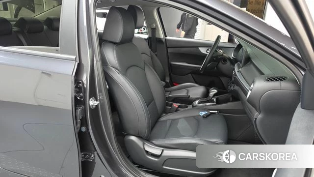 Kia The New K3 2nd generation 2023 Серый из Кореи, фото 3