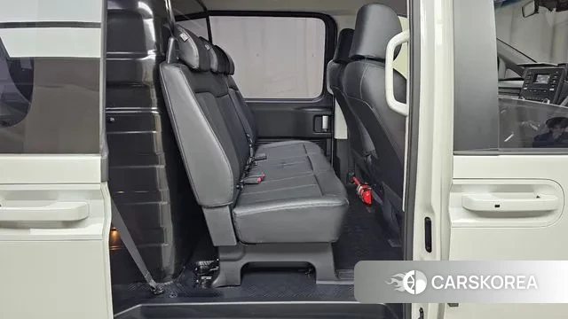 Hyundai Staria 2022 Белый из Кореи, фото 3