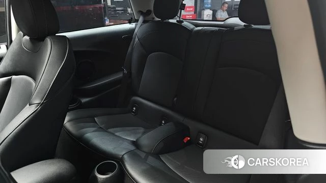 Mini Cooper 2023 Красный из Кореи, фото 3
