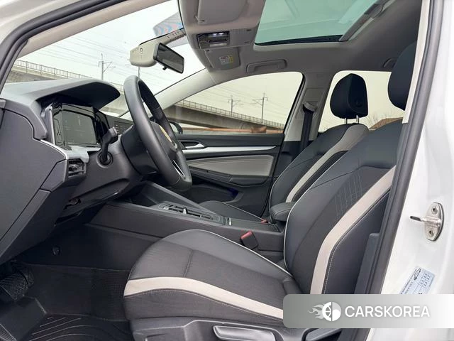 Volkswagen Golf 2023 Белый из Китая, фото 3