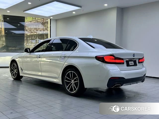 BMW 5 series 2022 Белый из Китая, фото 3