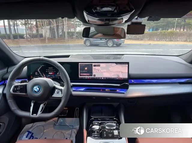 BMW 5 Series (G60) 2025 Белый из Кореи, фото 3