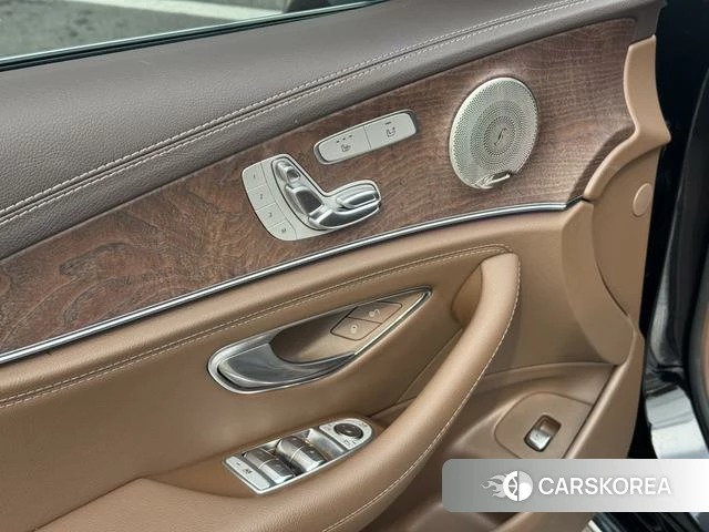 Mercedes-Benz E-class 2022 Черный из Китая, фото 3