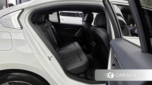 BMW 5 Series (G60) 2023 Белый из Кореи, фото 3