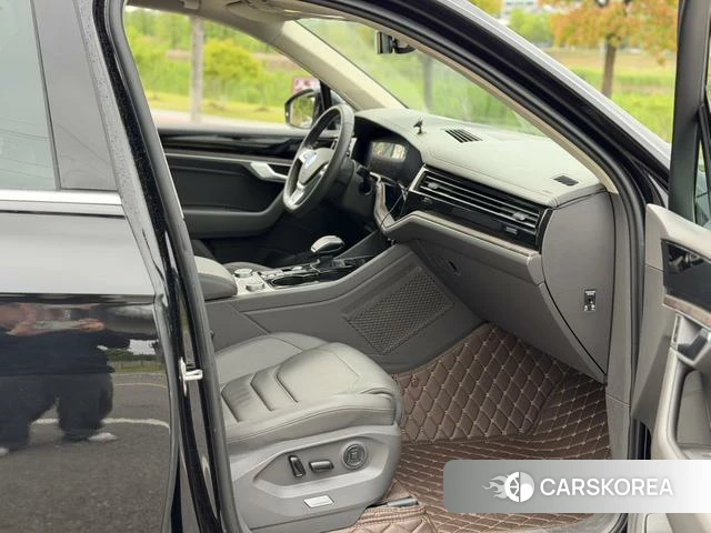 Volkswagen Touareg 2019 Черный из Китая, фото 3