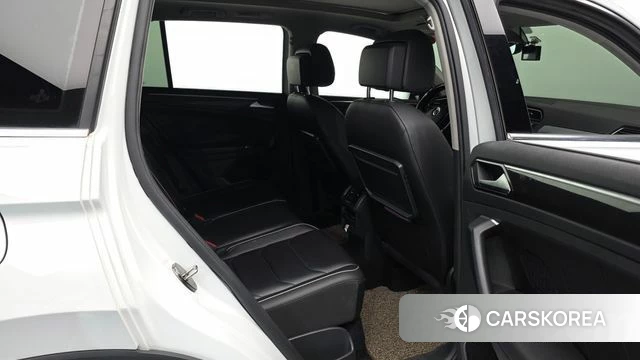 Volkswagen Tiguan second Generation 2018 Белый из Кореи, фото 3