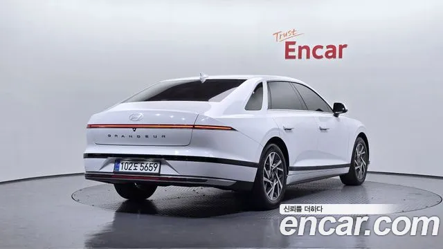 Hyundai Grandeur Hybrid (GN7) 2023 Белый из Кореи, фото 3