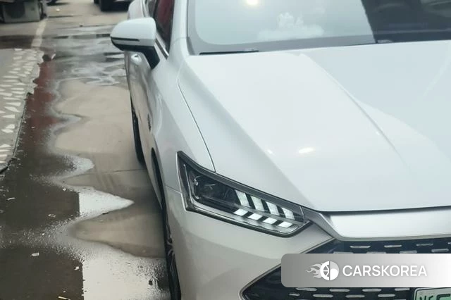 BYD Qin PLUS DM 2023 Белый из Китая, фото 3