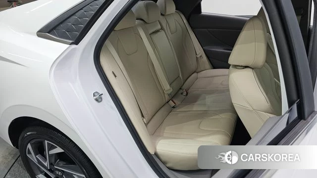 Hyundai The New Avante (CN7) 2023 Белый из Кореи, фото 3