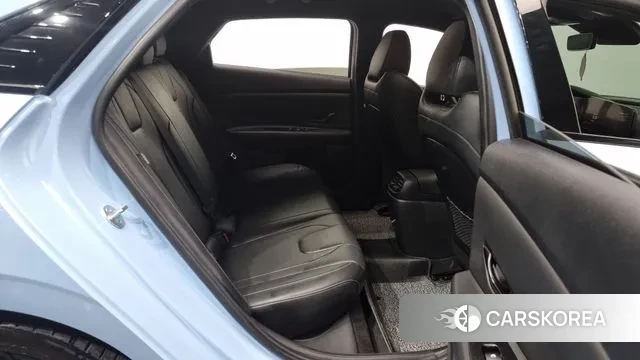 Hyundai The New Avante (CN7) 2023 Светло-серебряный цвет из Кореи, фото 3