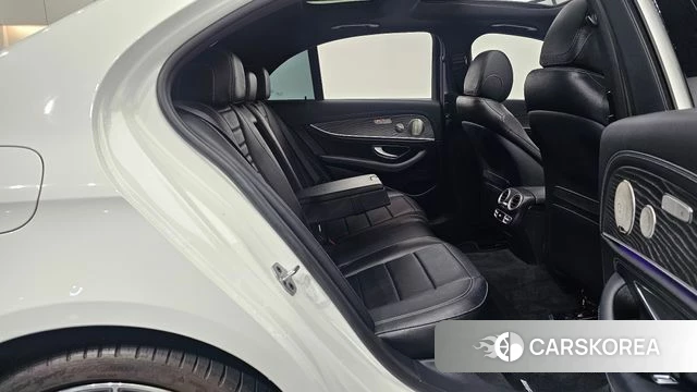 Mercedes-Benz E-Class W213 2022 Белый из Кореи, фото 3