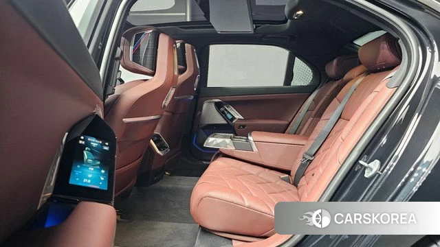 BMW 7 Series (G70) 2025 Черный из Кореи, фото 3