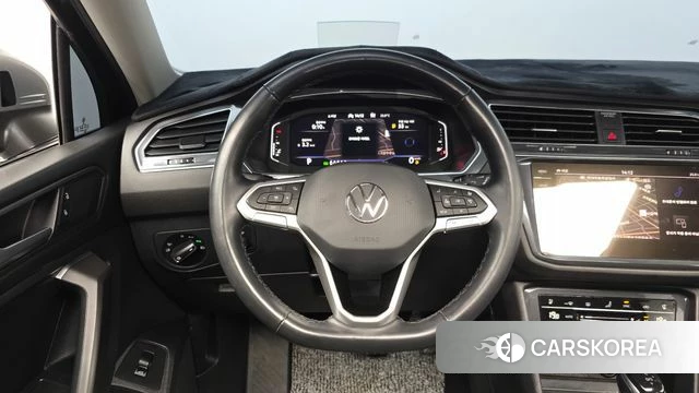 Volkswagen Tiguan Allspace 2023 Черный из Кореи, фото 3