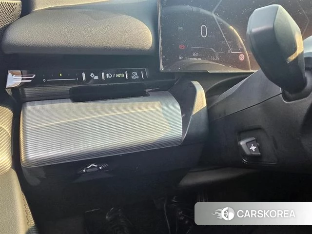 BMW 5 Series (G60) 2024 Белый из Кореи, фото 3